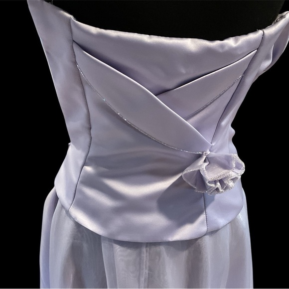 DAVIDS BRIDAL LAVENDER HALTER PROM DRESS IN SIZE 4 WORN ONCE GREAT CONDITION - Picture 3 of 6